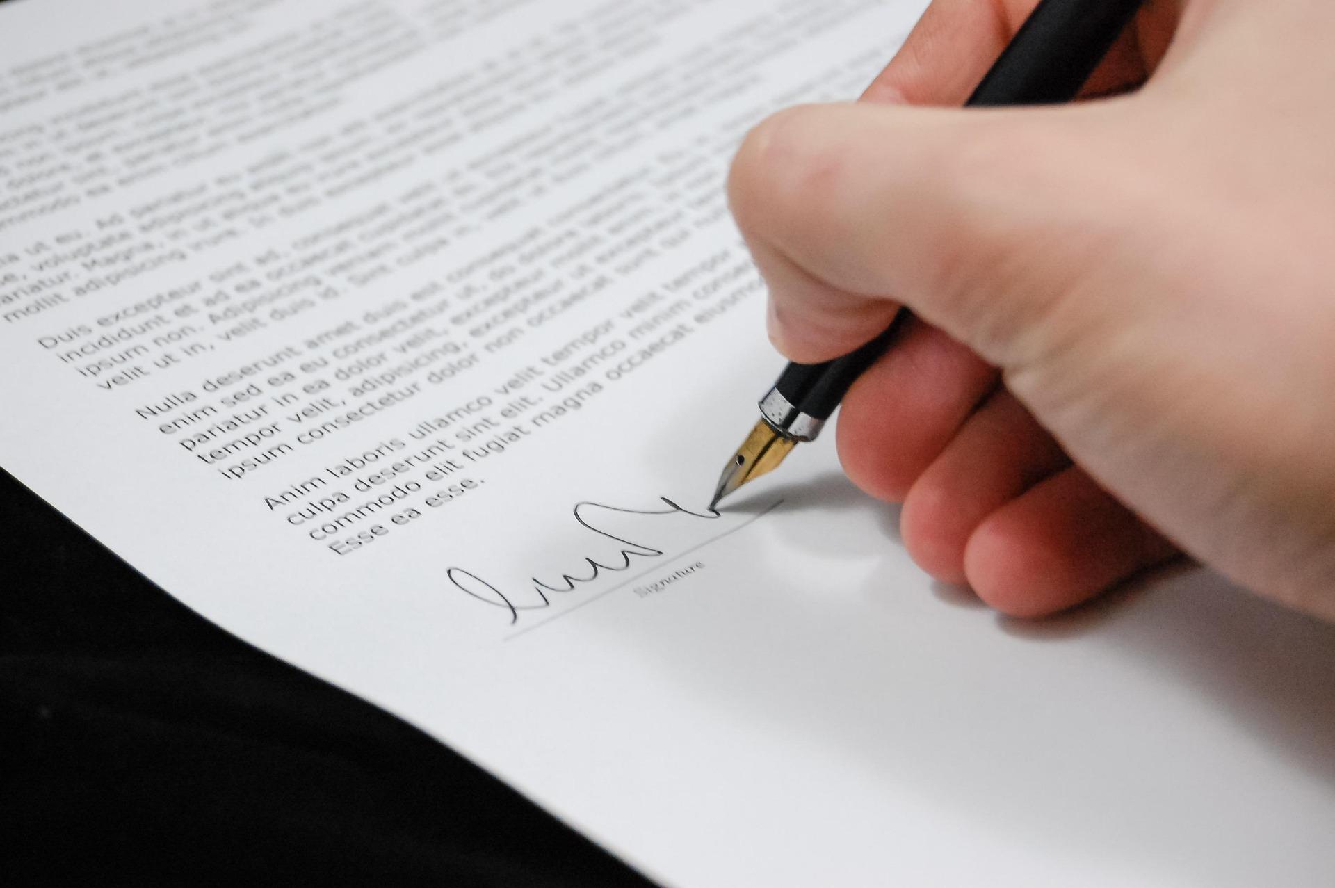 Firma de documentos y gestion contractual